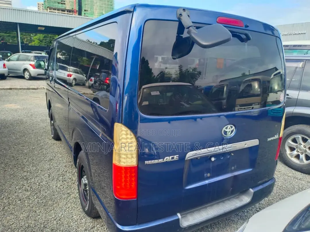 Toyota HiAce 2003 Blue