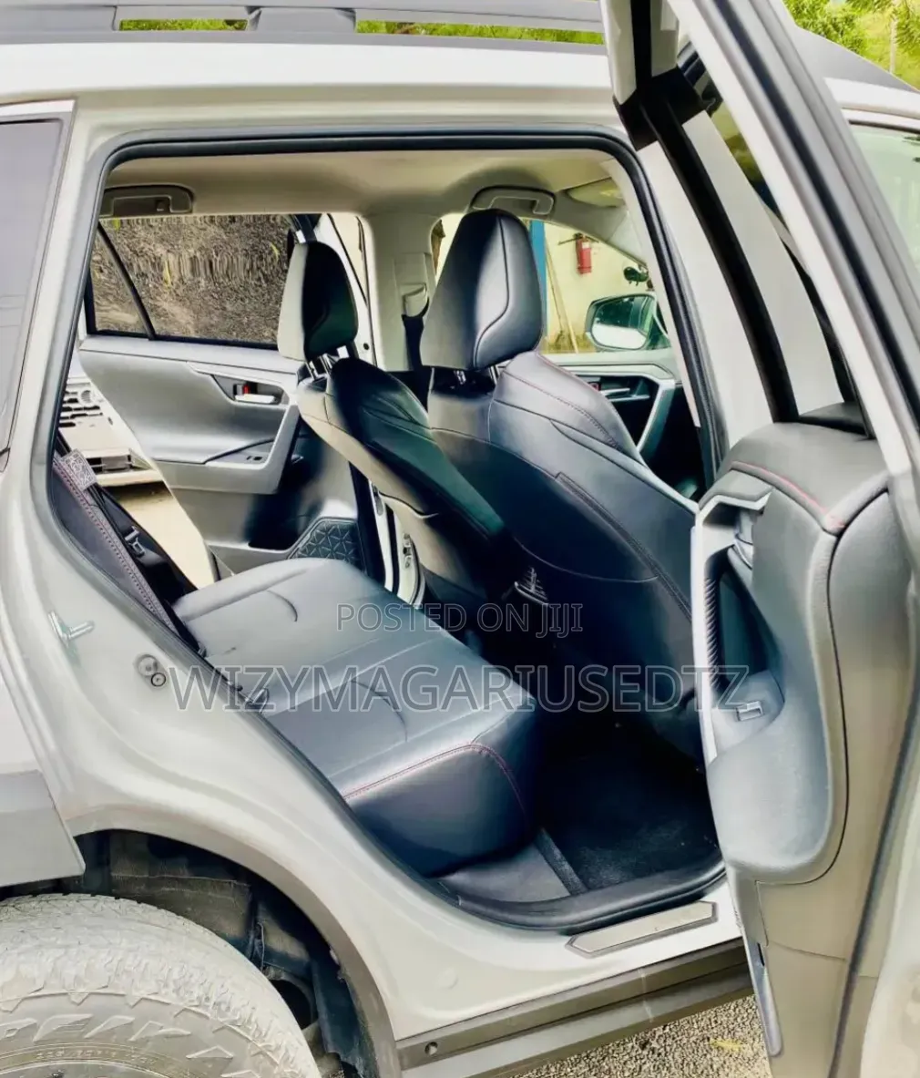 Toyota RAV4 2021 Pearl