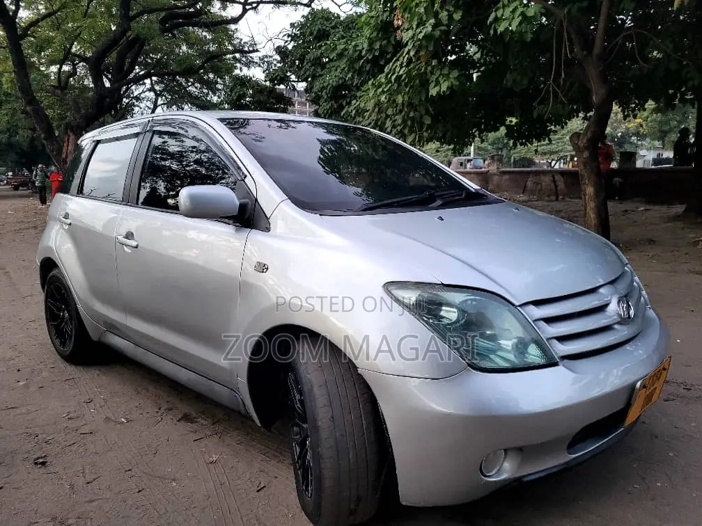 Toyota IST 2005 Silver