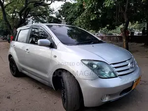 Toyota IST 2005 Silver