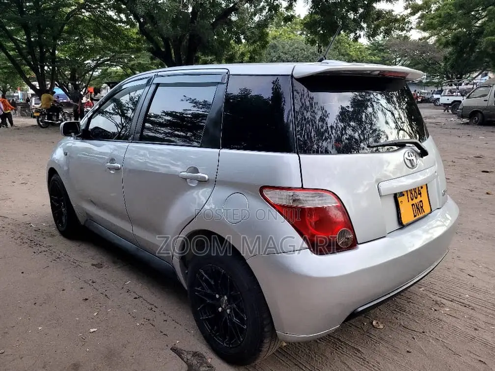 Toyota IST 2005 Silver