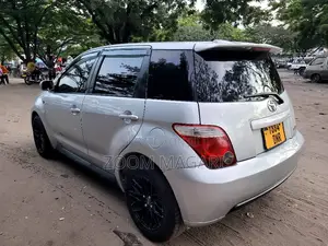Toyota IST 2005 Silver