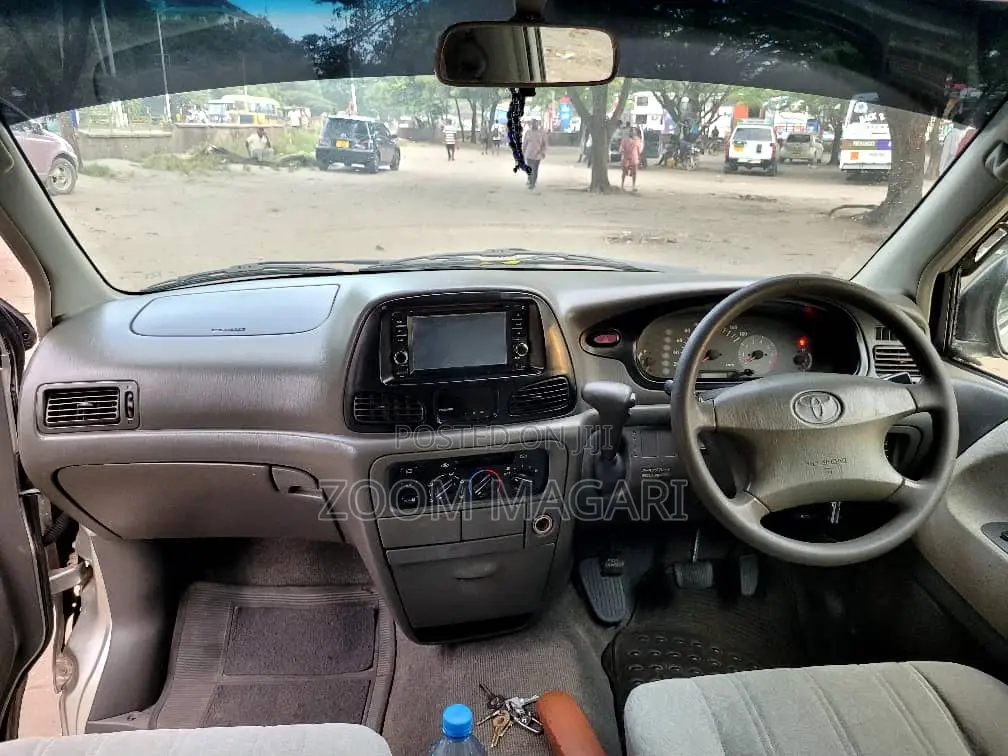 Toyota Noah 2002 Silver