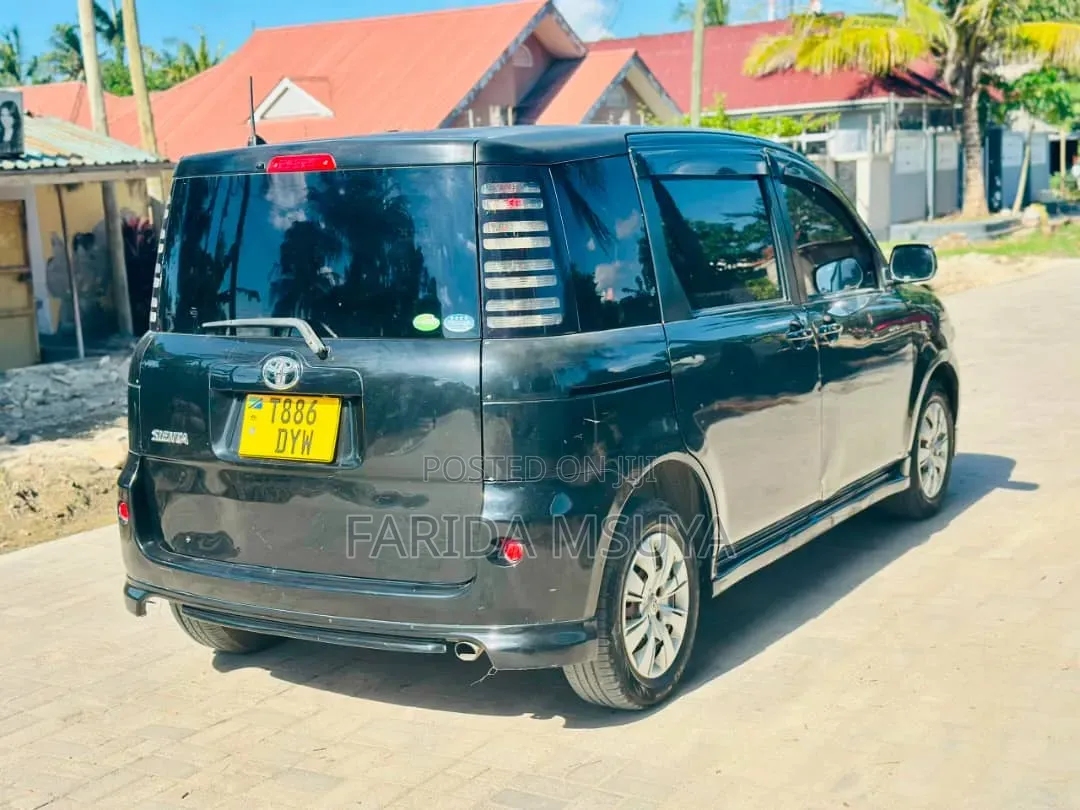 Toyota Sienta 2005 Black