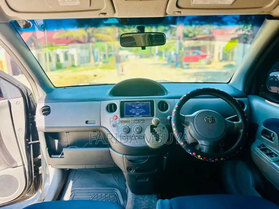 Toyota Sienta 2005 Black