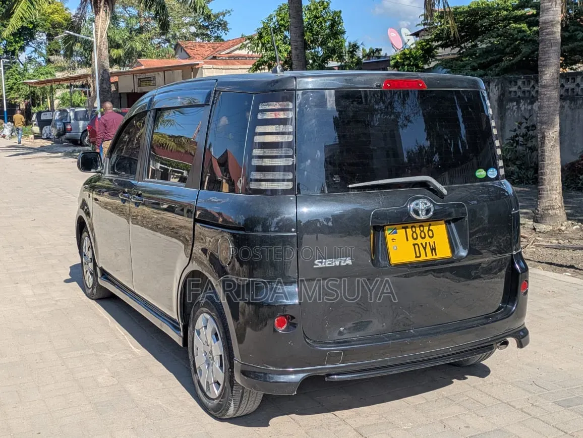 Toyota Sienta 2005 Black