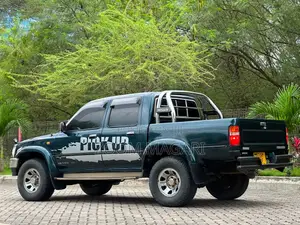 Toyota Hilux 2003 Green