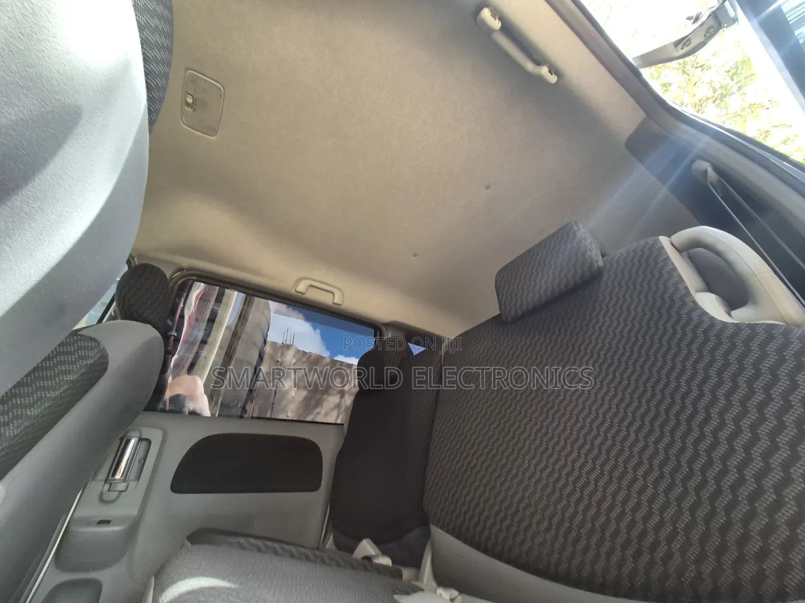 Toyota Sienta 1.5 FWD 2010 Silver