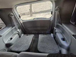 Toyota Sienta 1.5 FWD 2010 Silver
