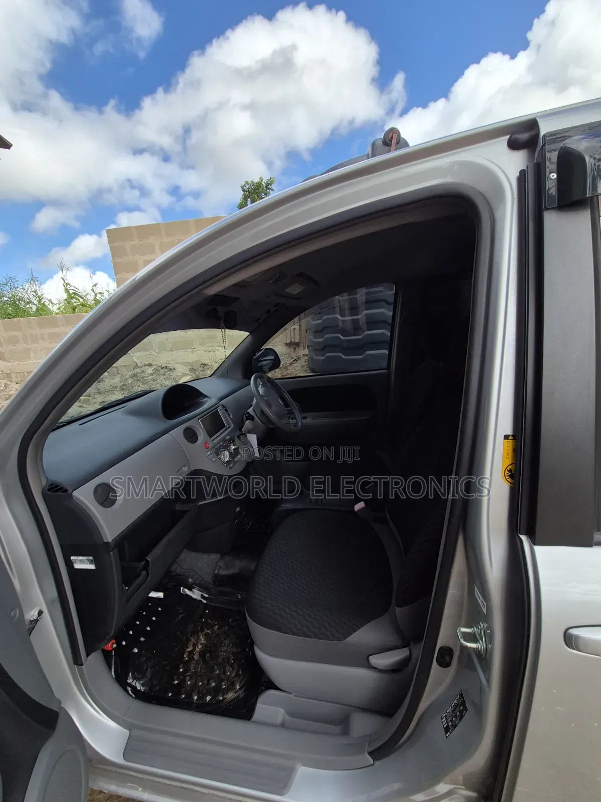 Toyota Sienta 1.5 FWD 2010 Silver