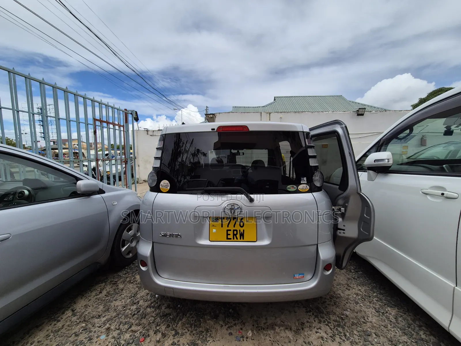 Toyota Sienta 1.5 FWD 2010 Silver
