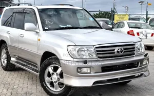 Toyota Land Cruiser 2005 White