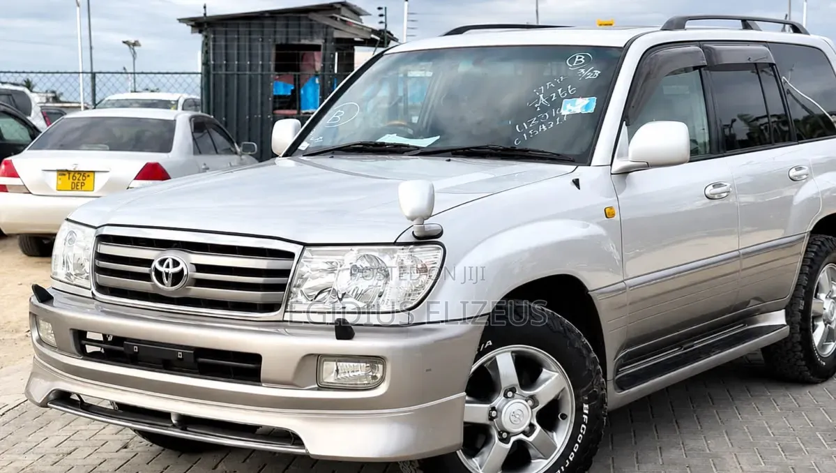 Toyota Land Cruiser 2005 White