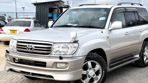 Toyota Land Cruiser 2005 White