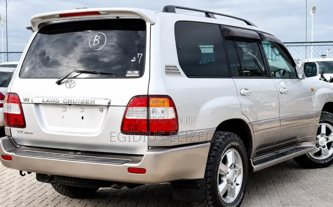 Toyota Land Cruiser 2005 White