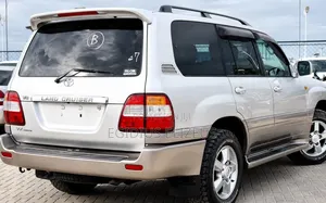 Toyota Land Cruiser 2005 White