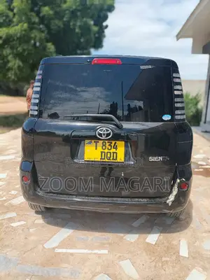 Toyota Sienta 2006 Black