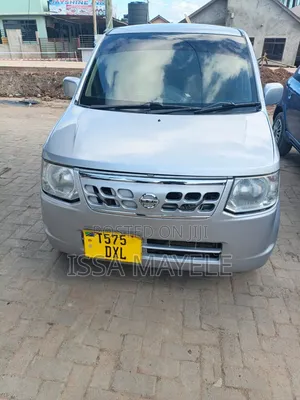Nissan Otti 2014 Silver