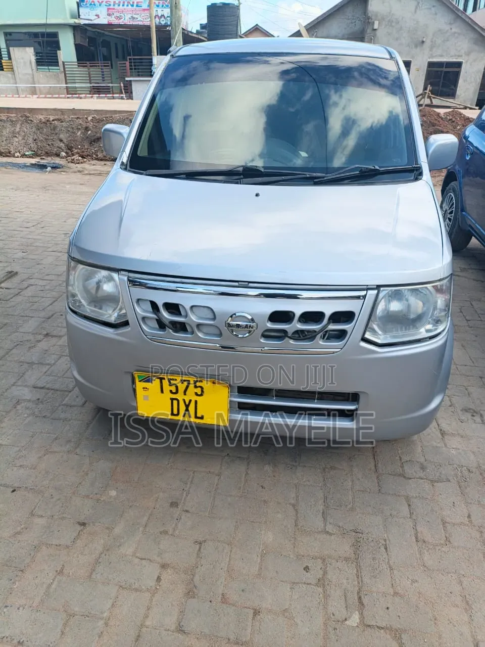 Nissan Otti 2014 Silver