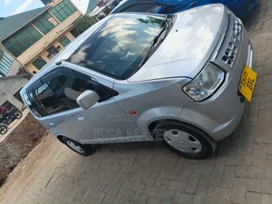 Nissan Otti 2014 Silver