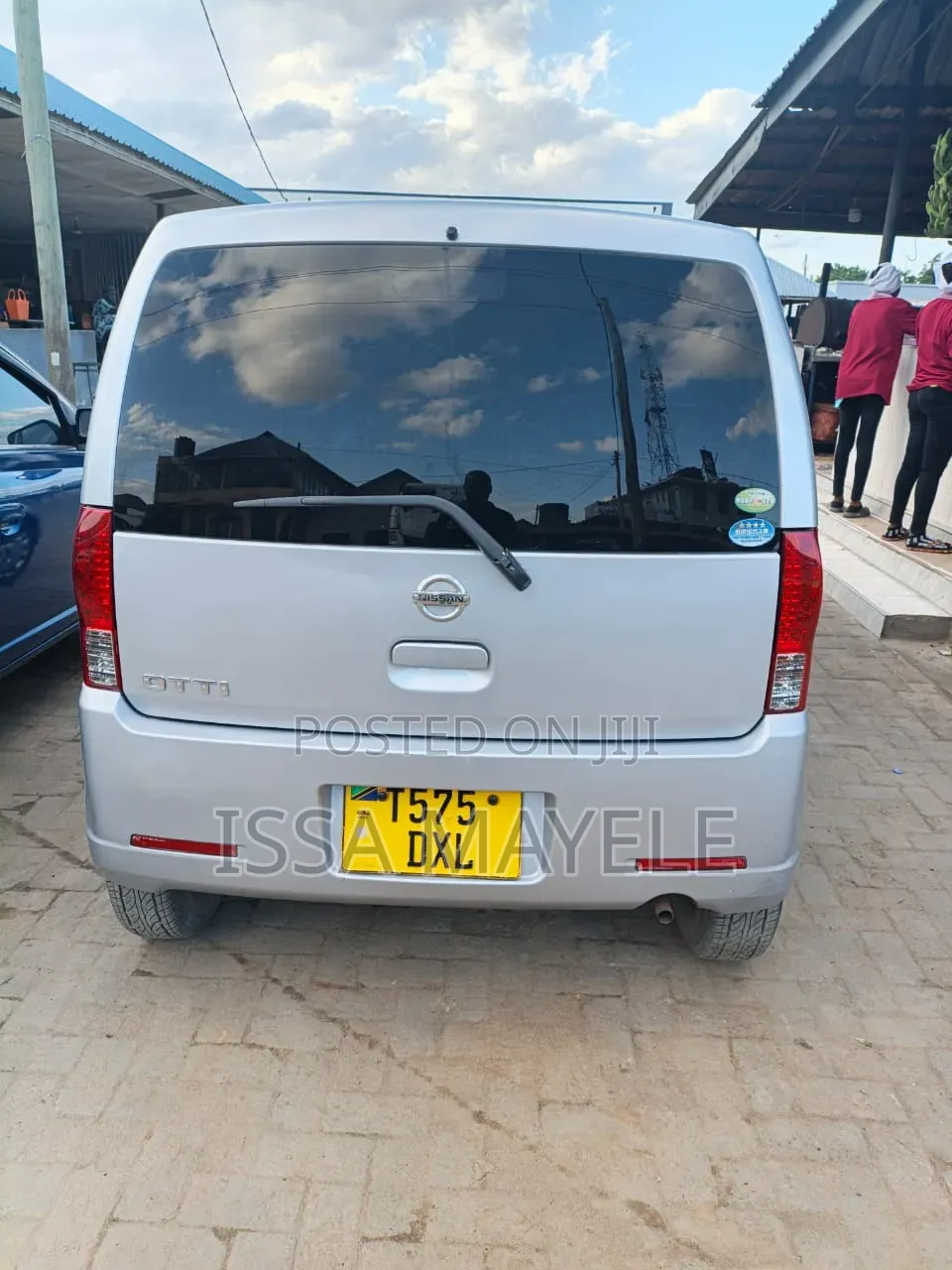 Nissan Otti 2014 Silver