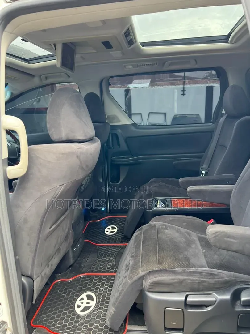 Toyota Alphard 2.4 Petrol FWD 2010 White