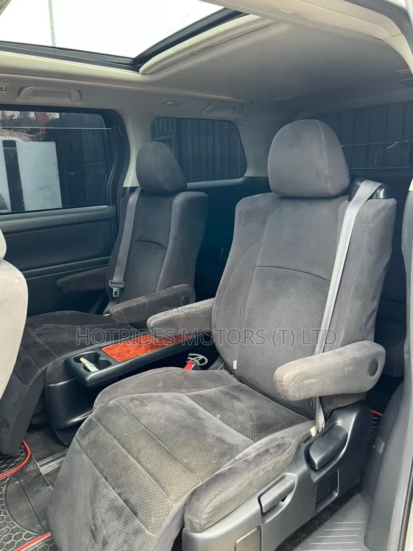 Toyota Alphard 2.4 Petrol FWD 2010 White