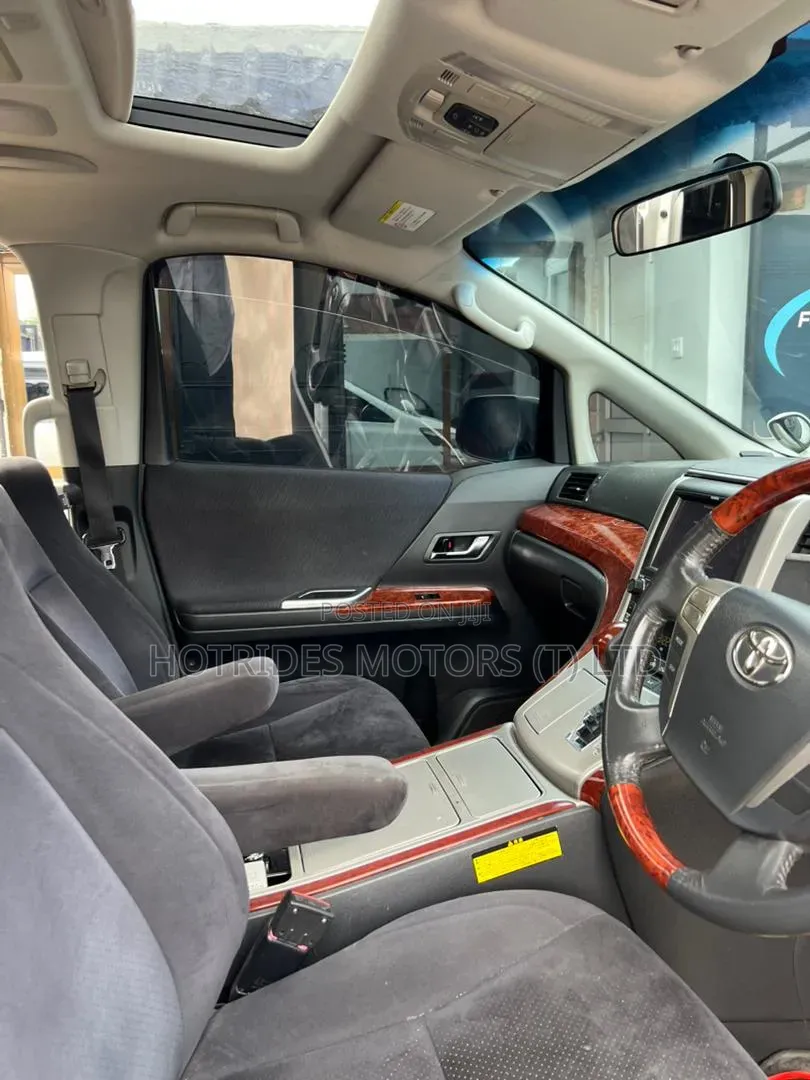 Toyota Alphard 2.4 Petrol FWD 2010 White