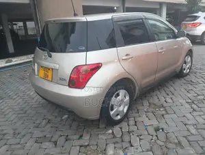 Toyota IST 2004 Gold