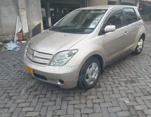 Toyota IST 2004 Gold