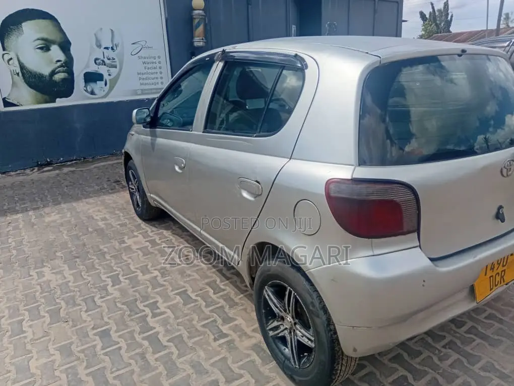 Toyota Vitz 2003 Silver