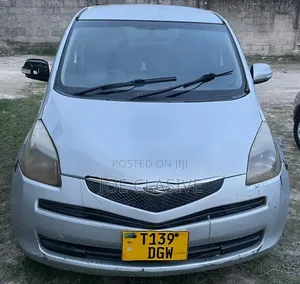 Toyota Ractis 2007 Silver