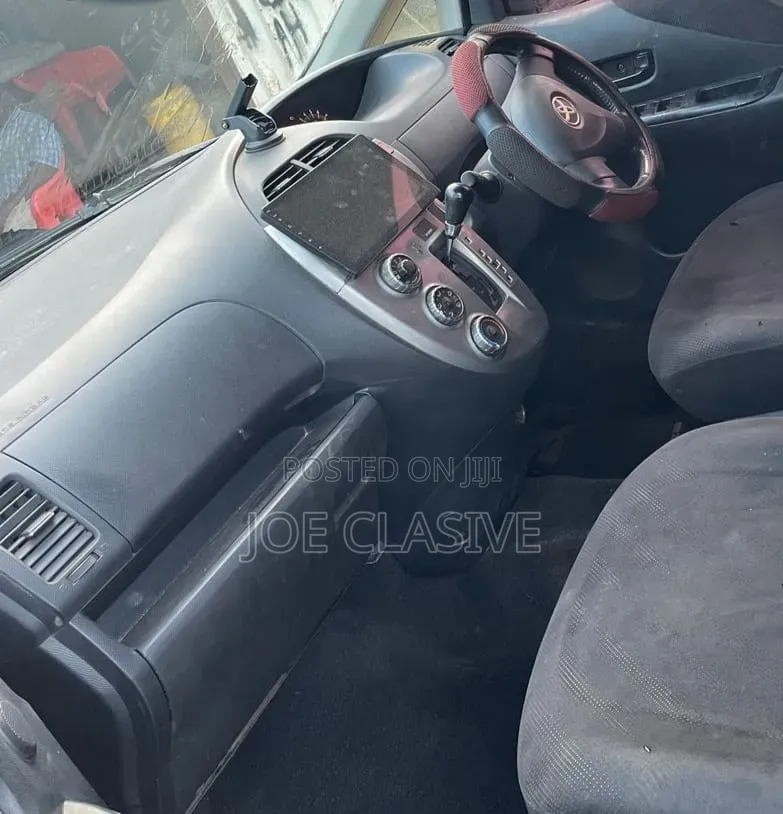 Toyota Ractis 2007 Silver