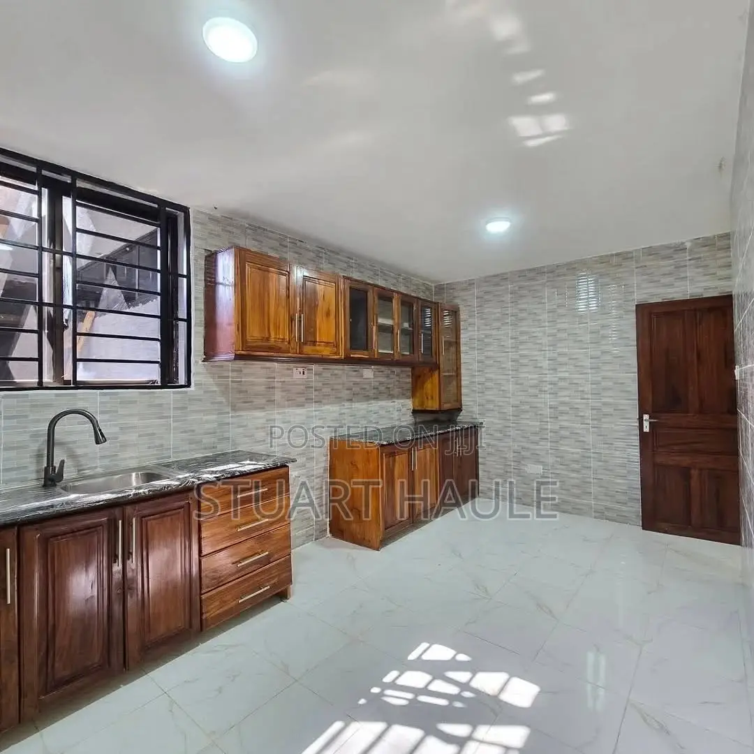 5bdrm Villa in Masaki for rent