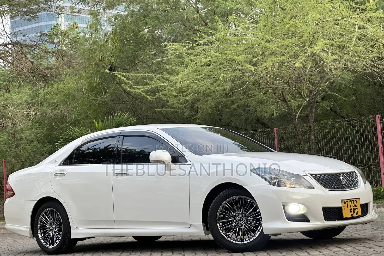 Toyota Crown 2009 White