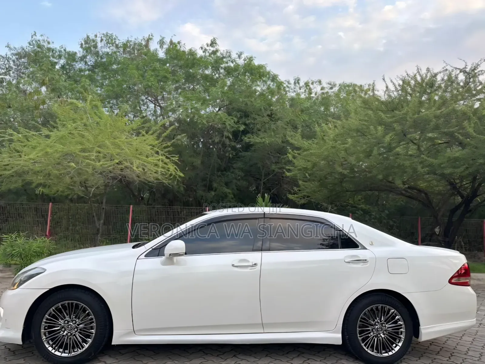 Toyota Crown 2009 White