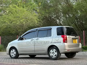 Toyota Raum 2004 Silver