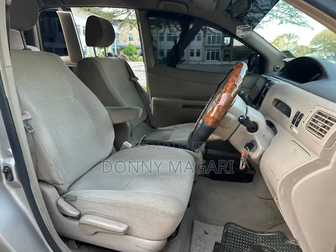 Toyota Raum 2004 Silver