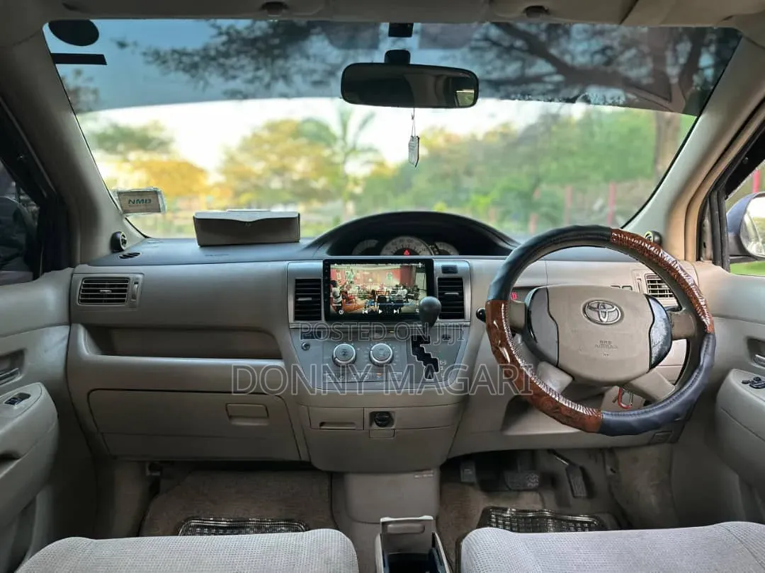 Toyota Raum 2004 Silver