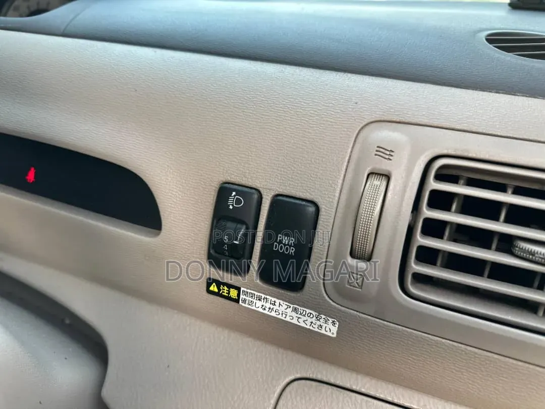 Toyota Raum 2004 Silver