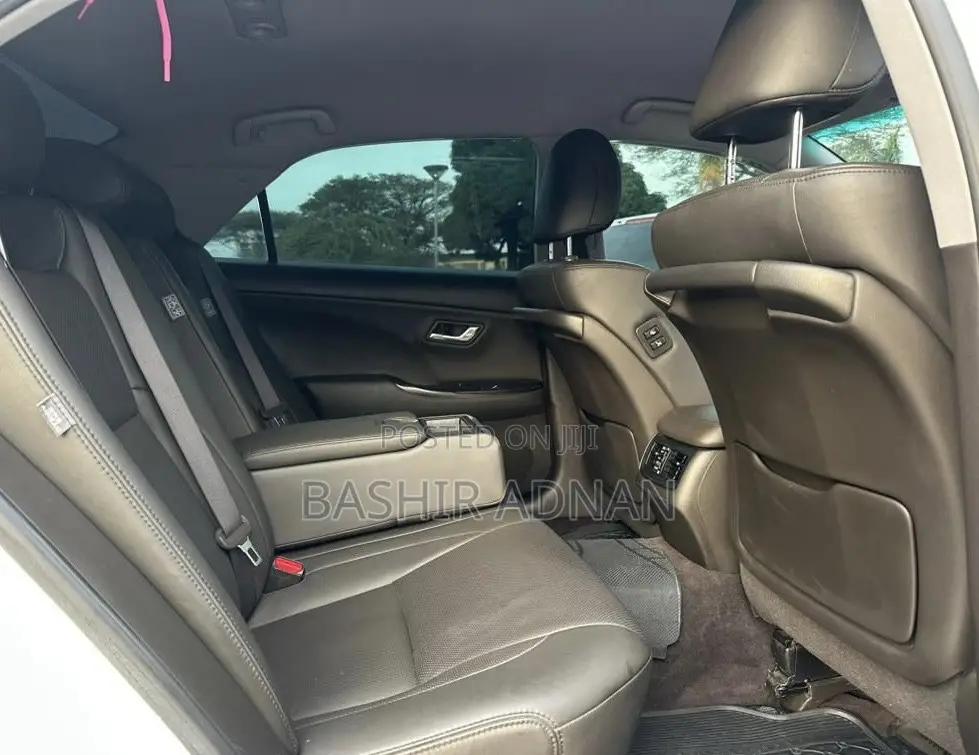 Toyota Crown 2009 White
