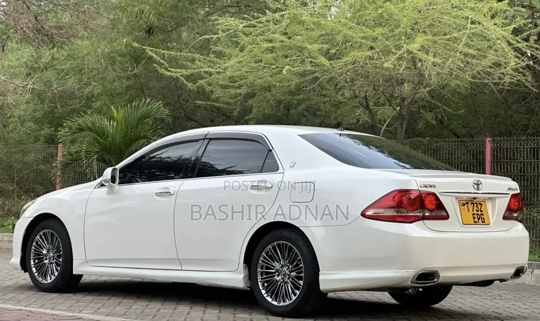 Toyota Crown 2009 White