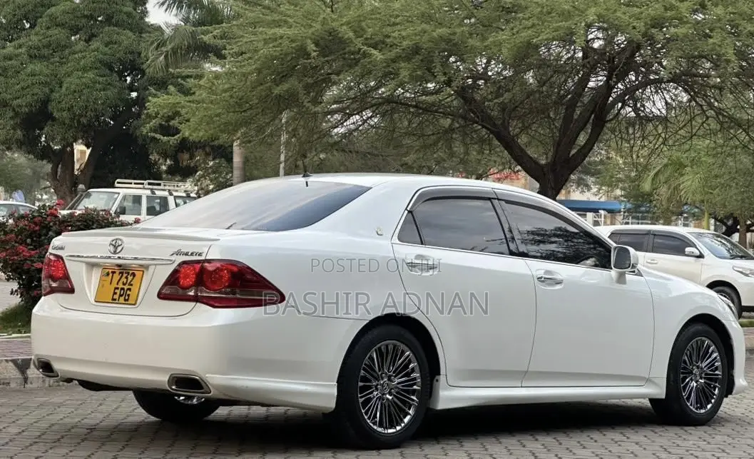Toyota Crown 2009 White