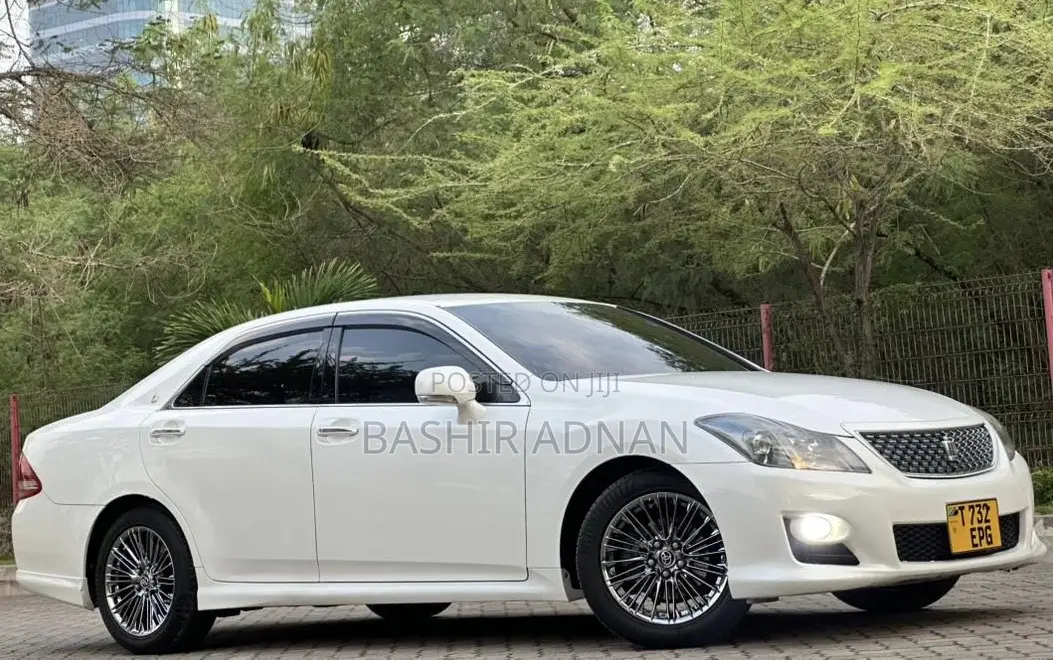 Toyota Crown 2009 White