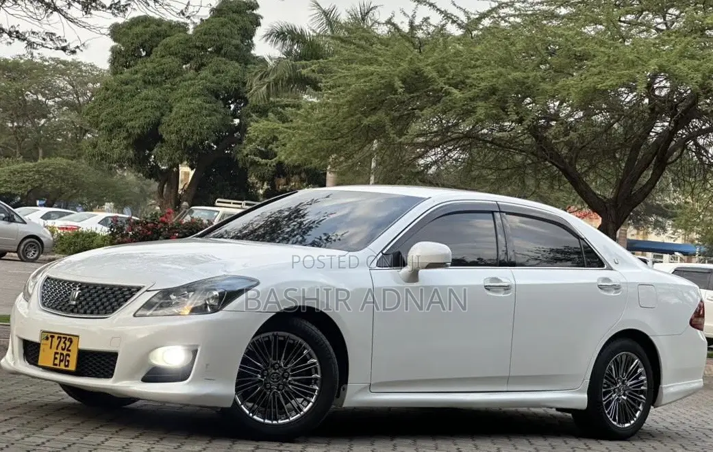 Toyota Crown 2009 White