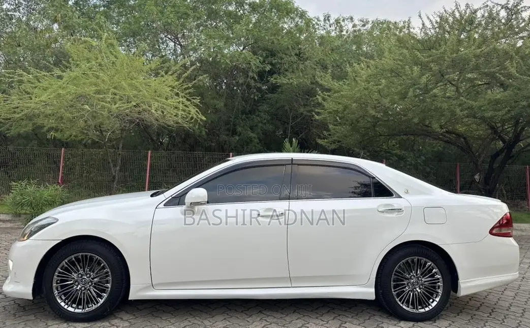 Toyota Crown 2009 White
