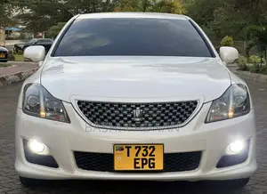 Toyota Crown 2009 White