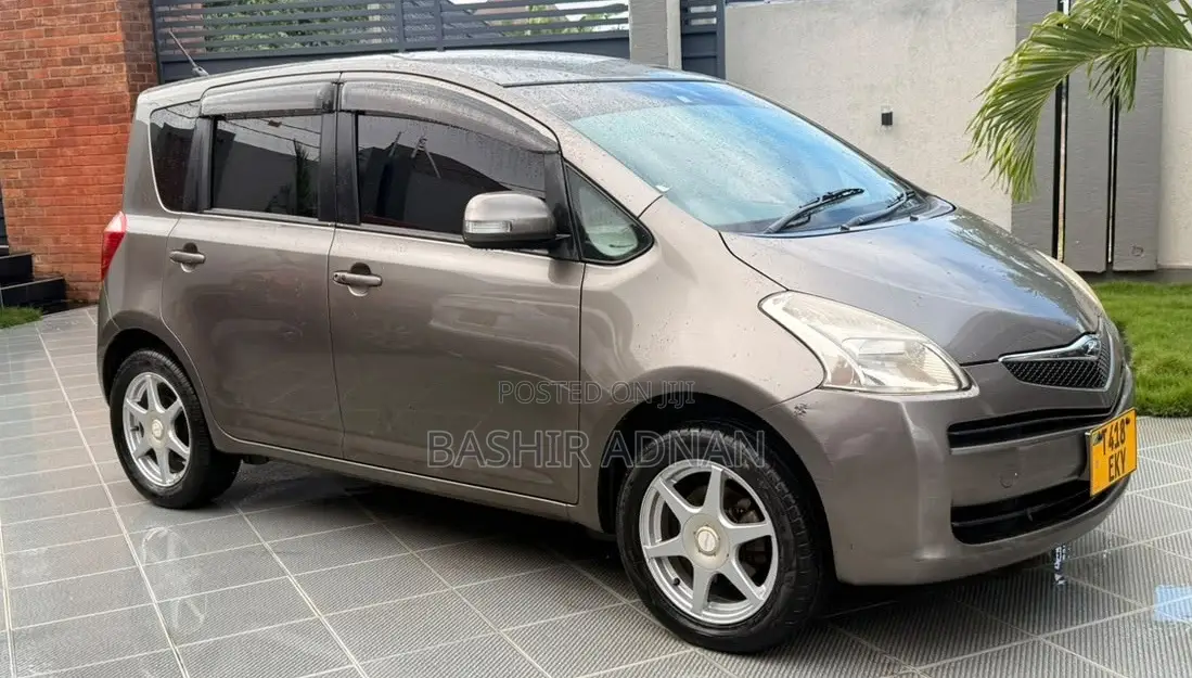 Toyota Ractis 1.5 FWD 2006 Brown