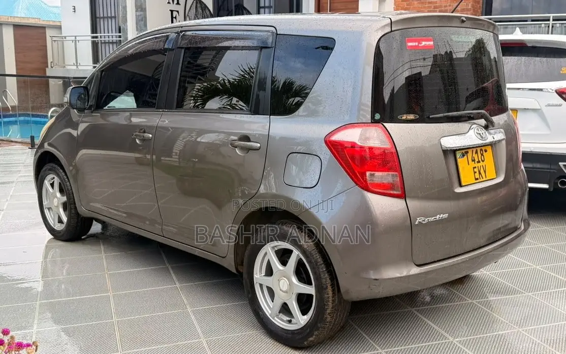 Toyota Ractis 1.5 FWD 2006 Brown