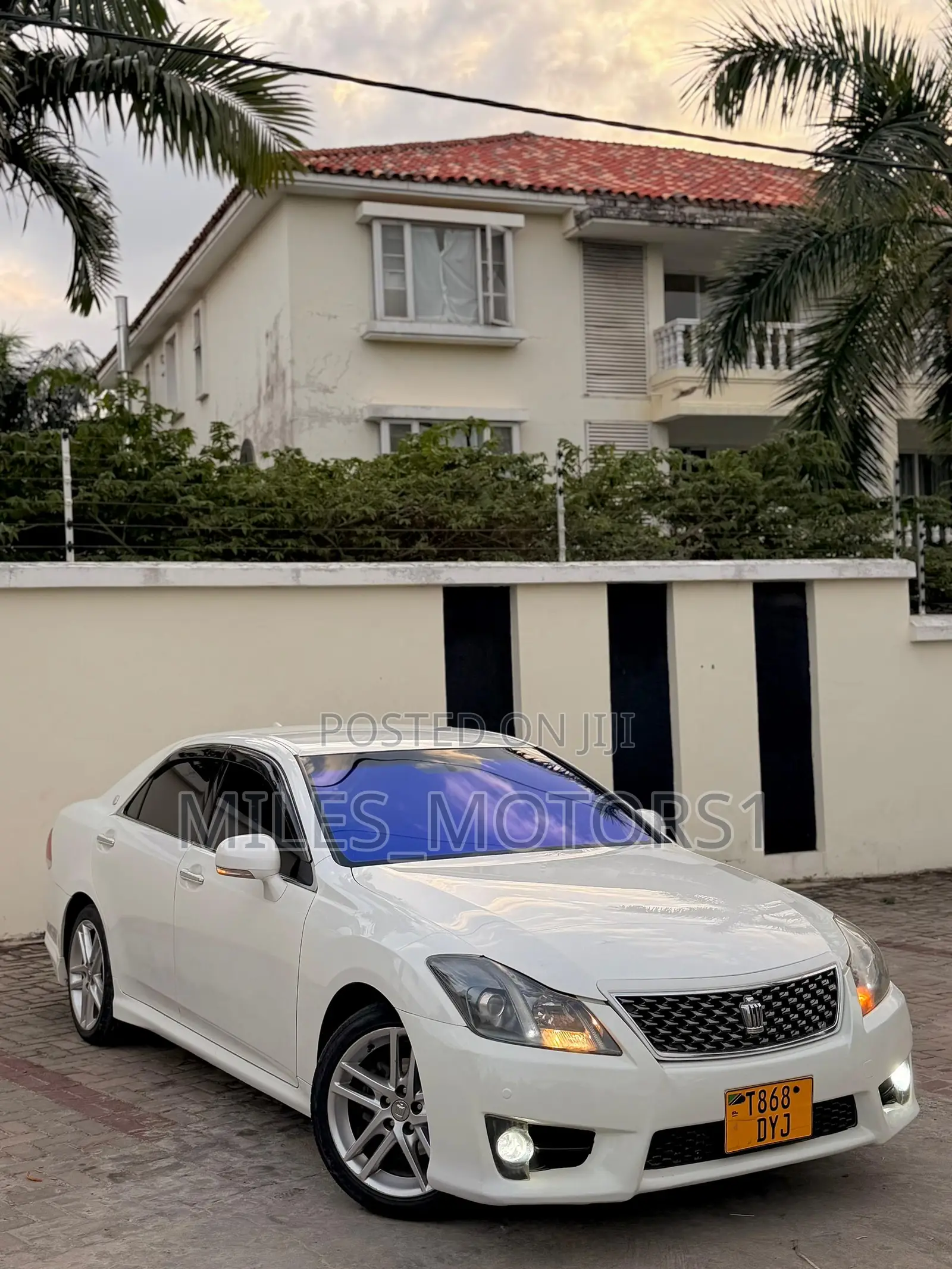 Toyota Crown 2010 White